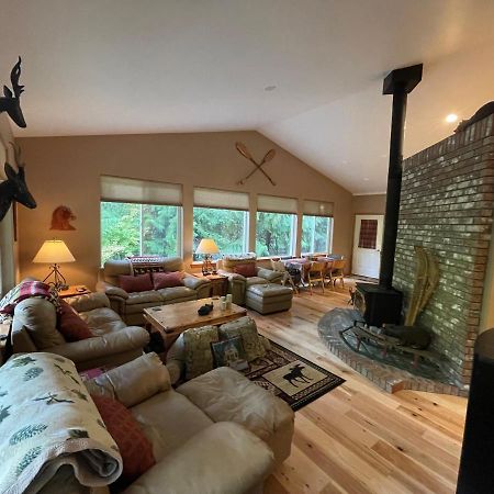 Cozy Riverfront Retreat Левенуэрт Экстерьер фото