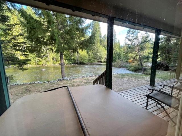 Cozy Riverfront Retreat Левенуэрт Экстерьер фото